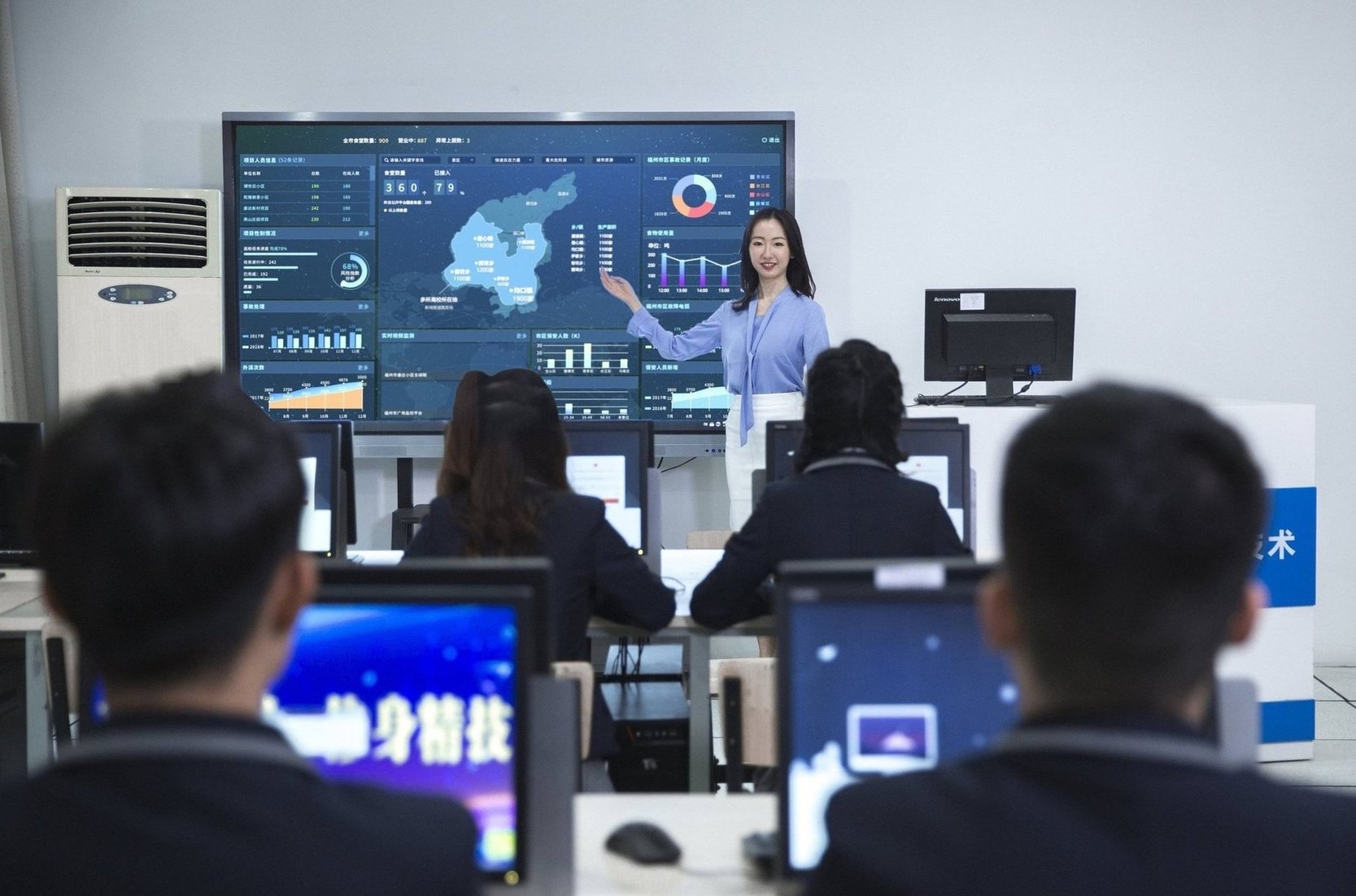 银川新华互联网科技学校,初三学生想学IT却学不懂？来银川新华互联网学校，零基础也能轻松入门！